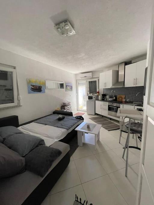 Apartamento Seaesta Holiday- Modern Studio Trogir Exterior foto